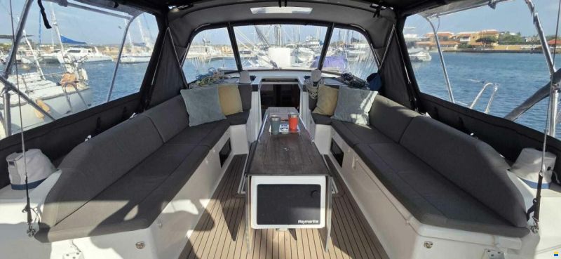 Dufour 530
