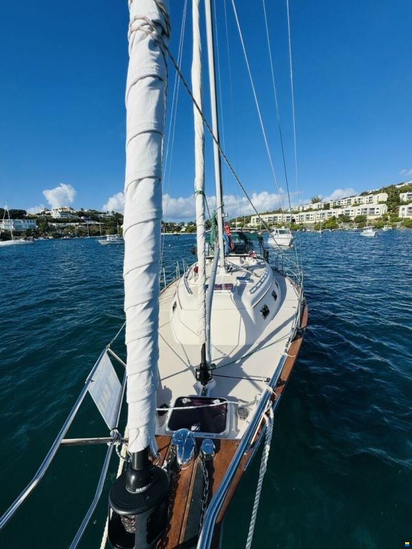 Island Packet 370