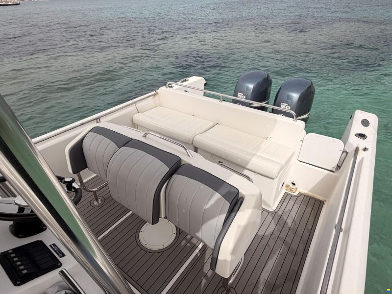 White Shark 265