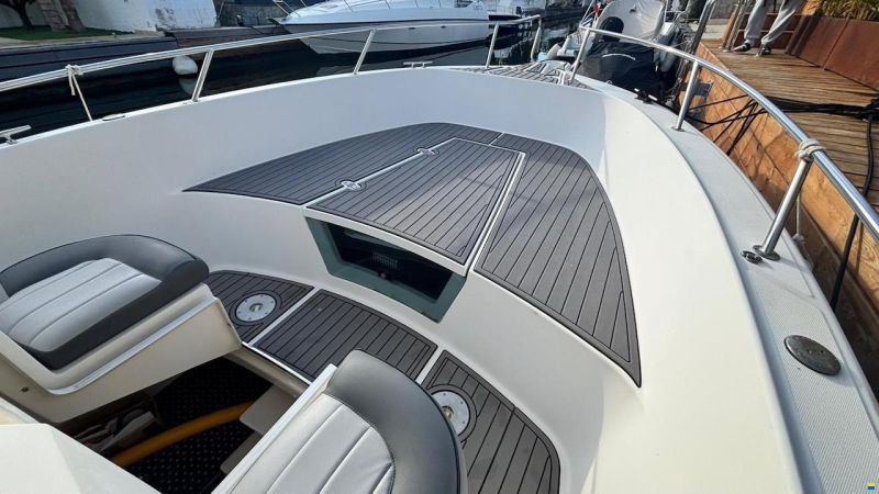 White Shark 265