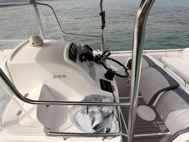 White Shark 265