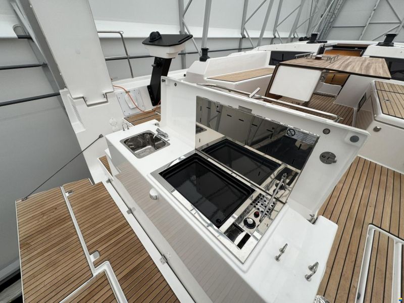 Dufour 470