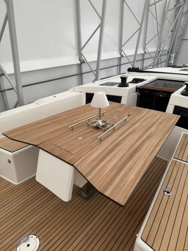 Dufour 470