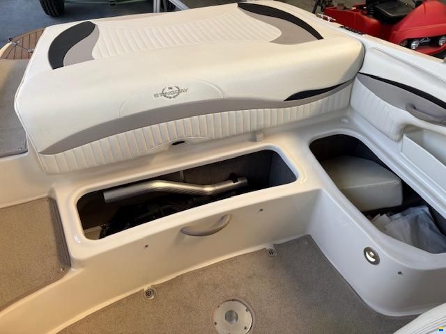 Stingray 235 LR