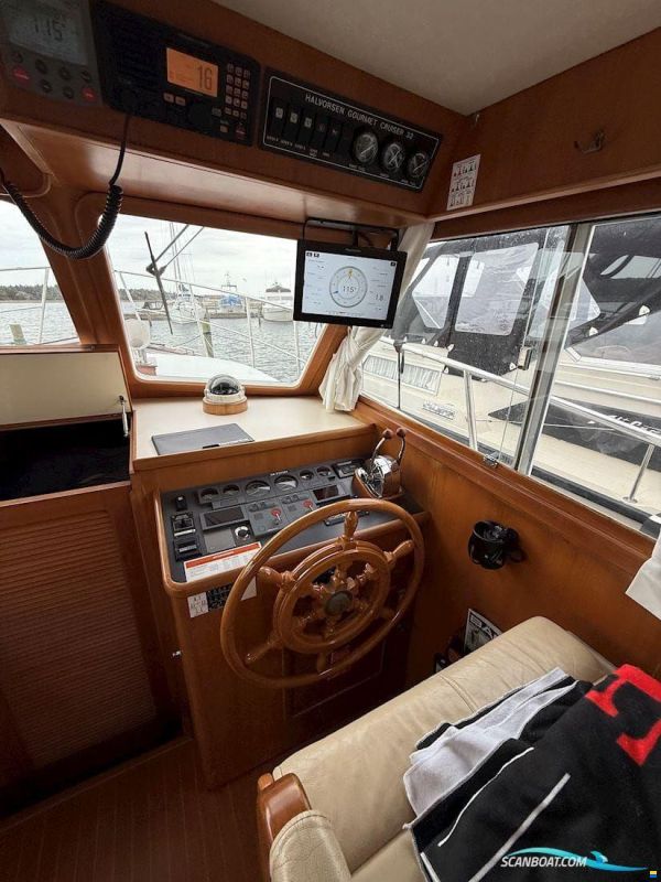 Halvorsen 32 Gourmet Cruiser