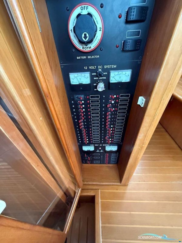 Halvorsen 32 Gourmet Cruiser