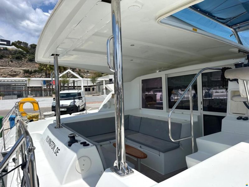Lagoon 421