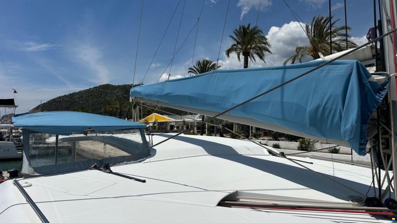 Lagoon 421