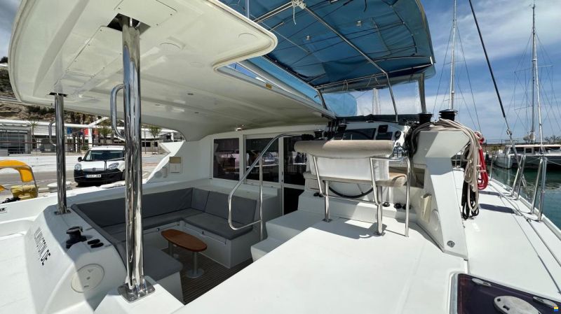 Lagoon 421