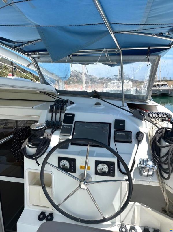 Lagoon 421