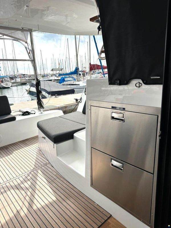 Lagoon 42