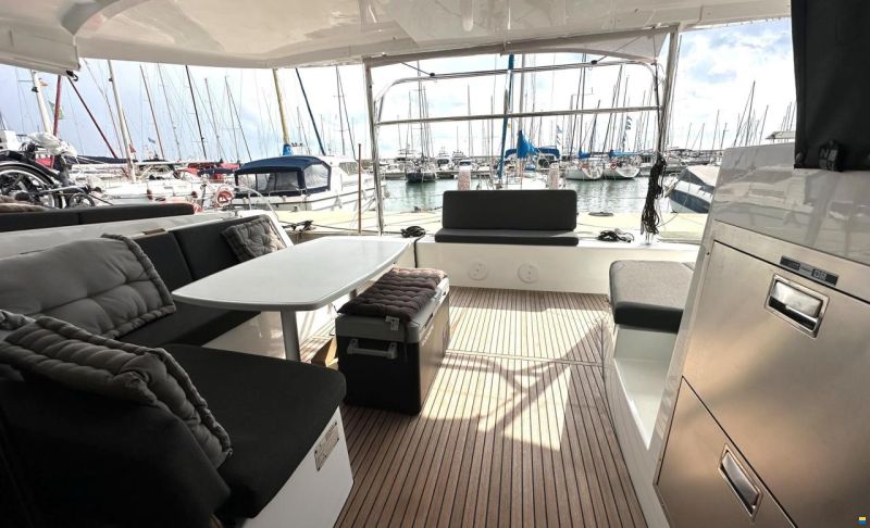 Lagoon 42