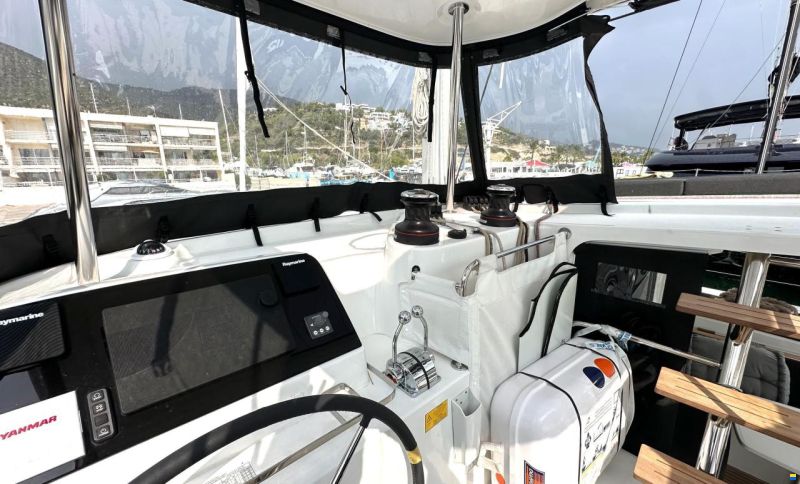 Lagoon 42
