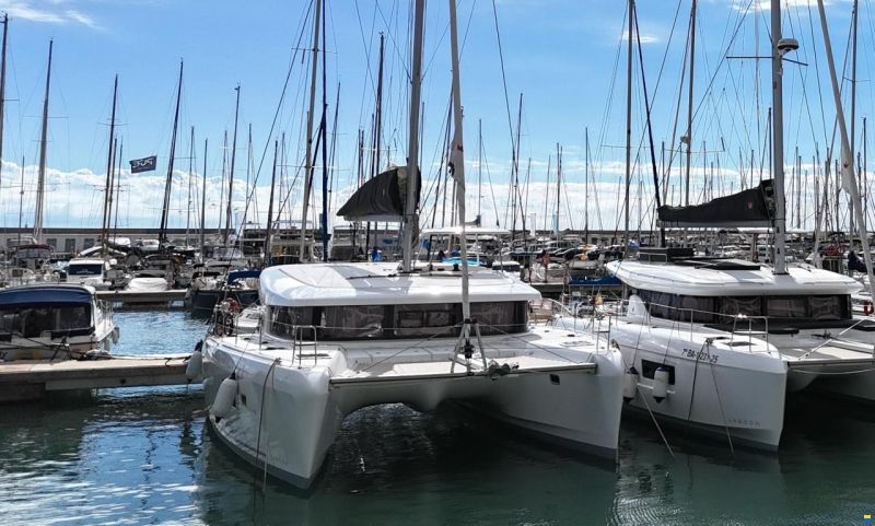 Lagoon 42