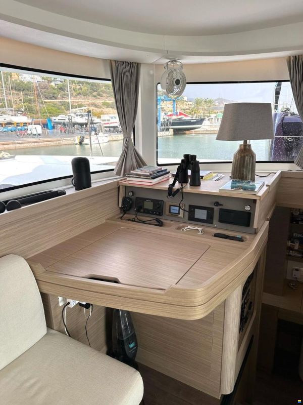 Lagoon 42