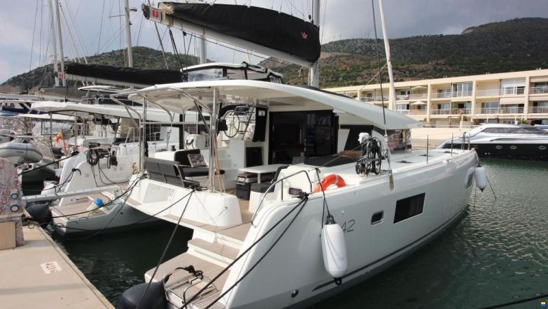 Lagoon 42