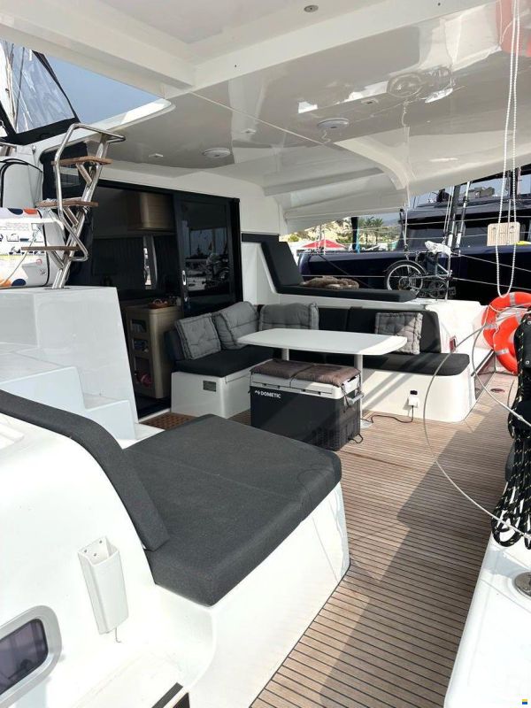 Lagoon 42