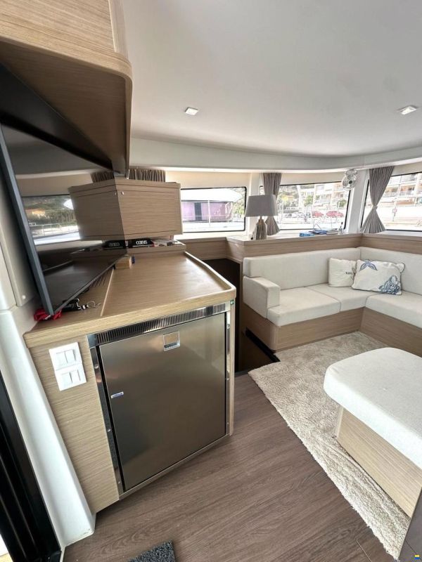 Lagoon 42
