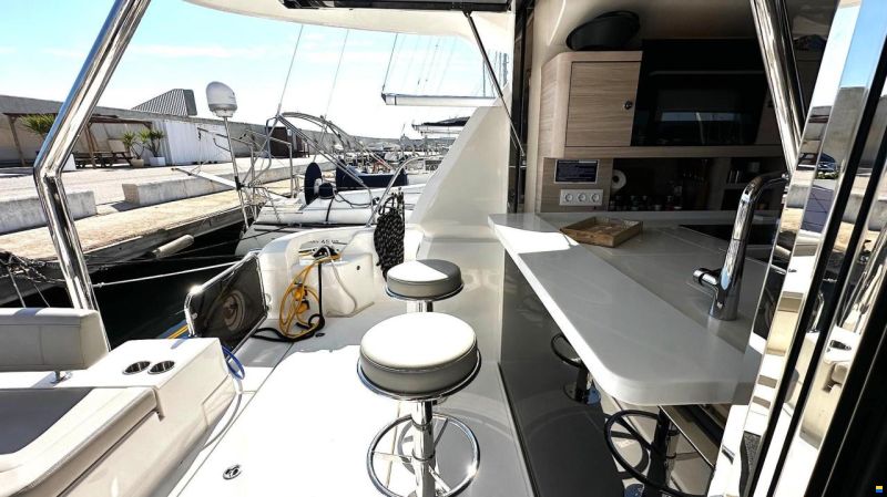 AQUILA 44 Yacht
