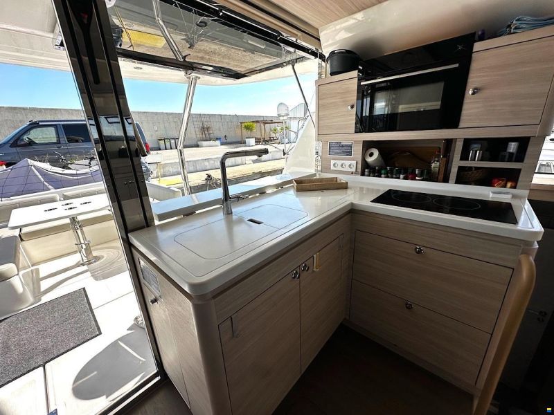 AQUILA 44 Yacht