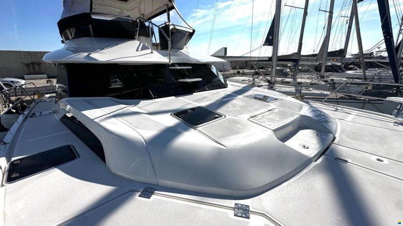 AQUILA 44 Yacht