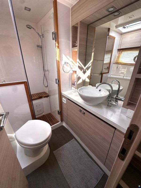 AQUILA 44 Yacht