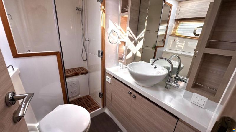 AQUILA 44 Yacht