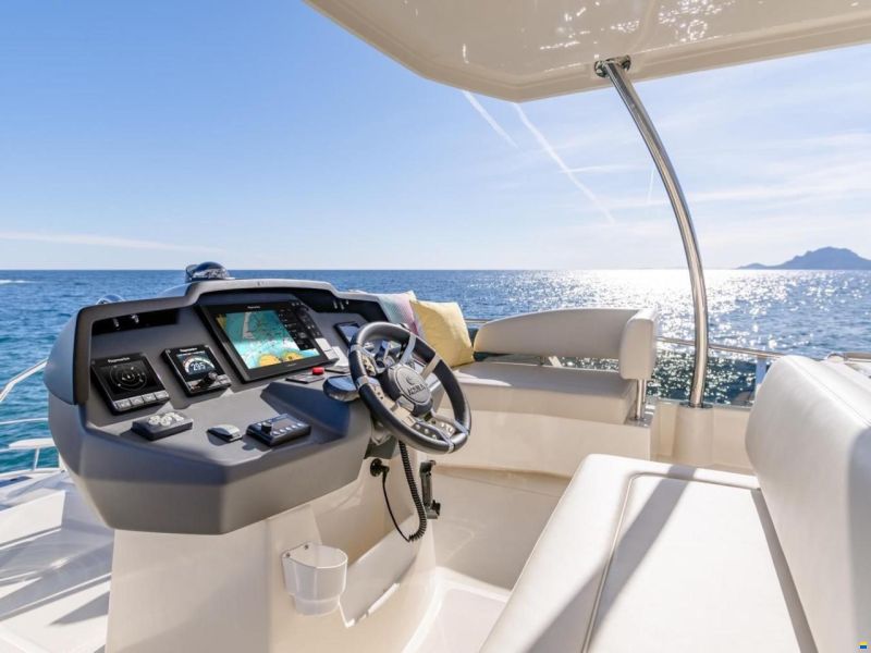 AQUILA 44 Yacht
