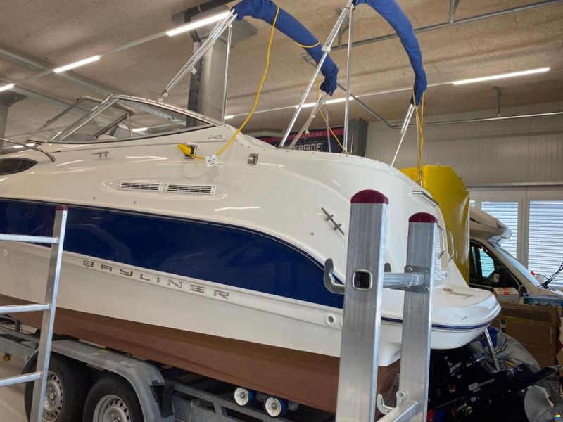BAYLINER 245 SB