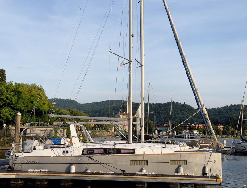 Beneteau Oceanis 35