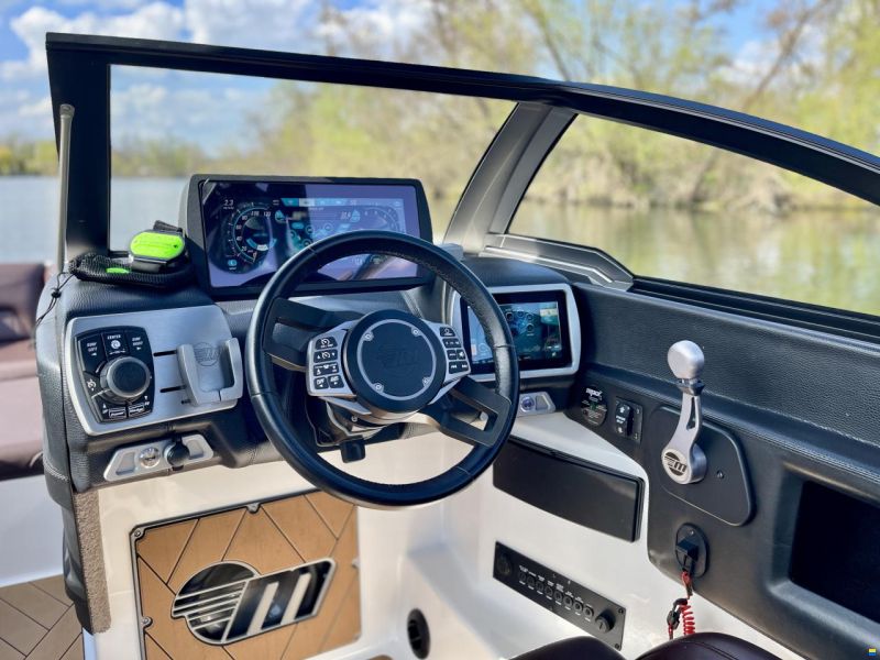 Malibu 23 LSV Wakesetter