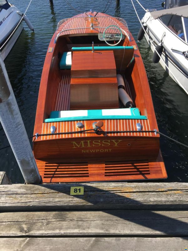 Chris Craft Ski Boat