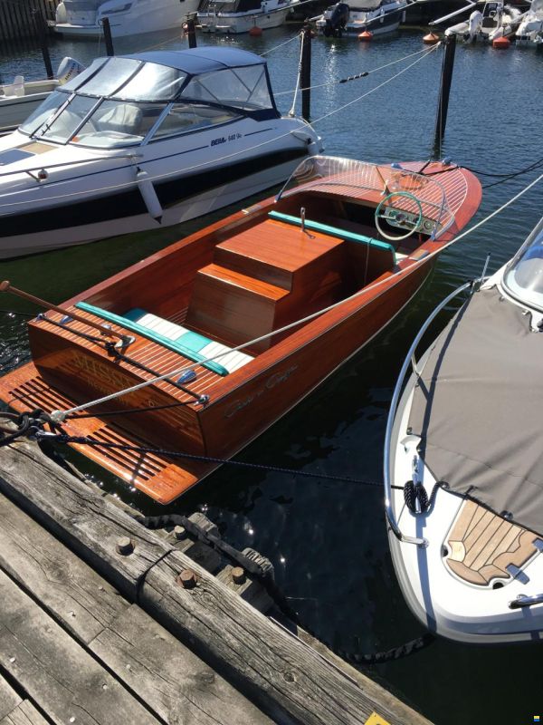Chris Craft Ski Boat
