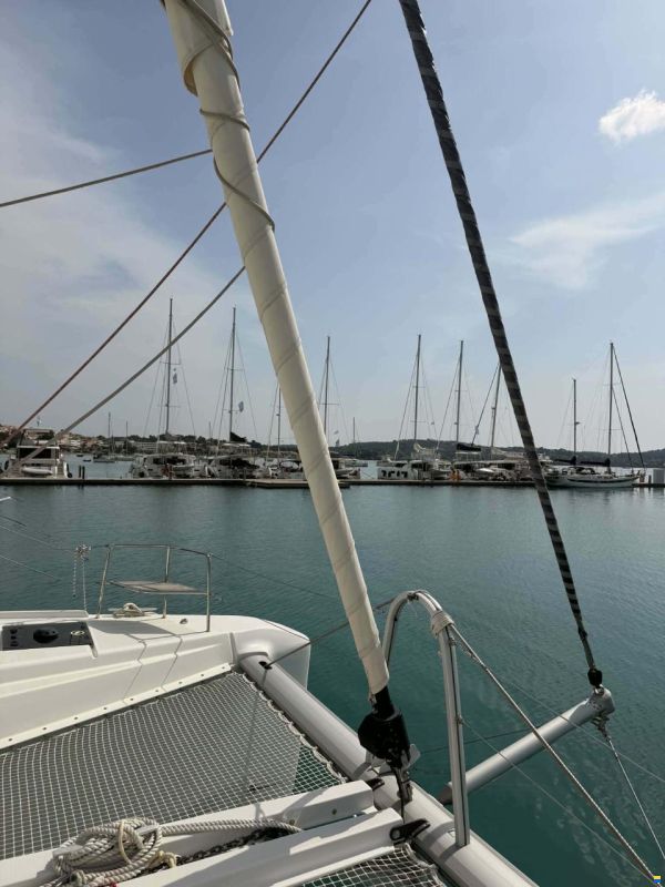 Lagoon 51