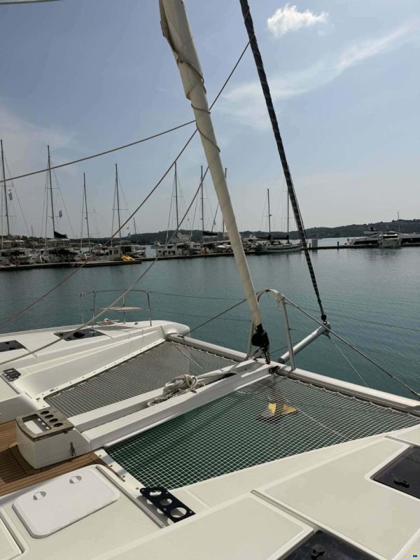 Lagoon 51