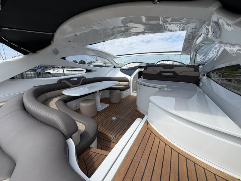 Pershing 52
