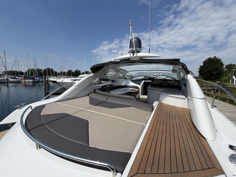 Pershing 52