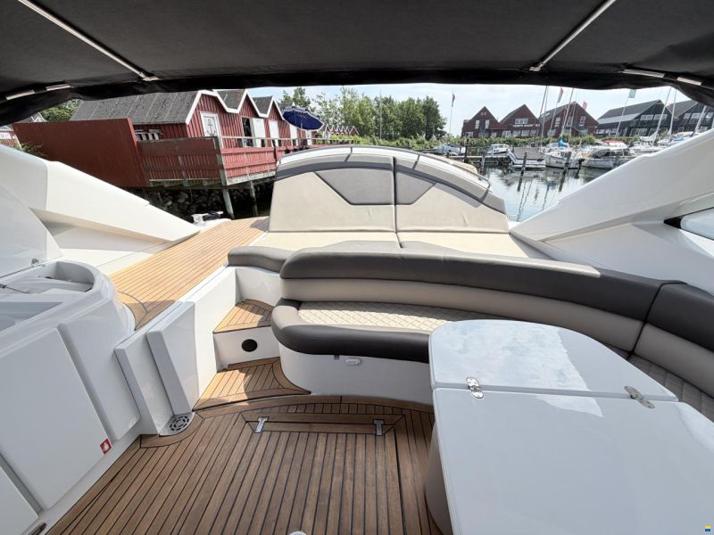 Pershing 52