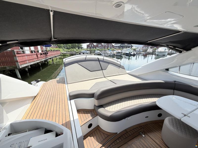 Pershing 52