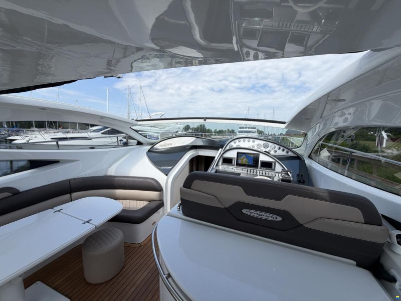 Pershing 52