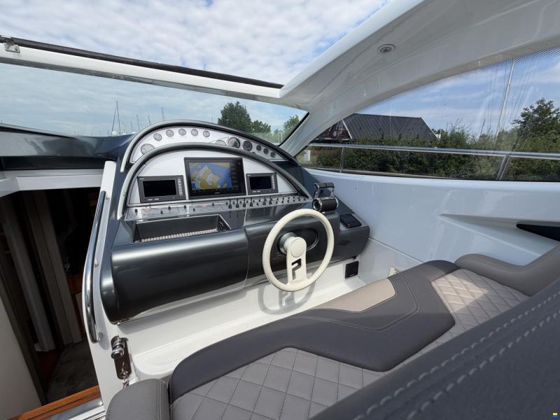 Pershing 52