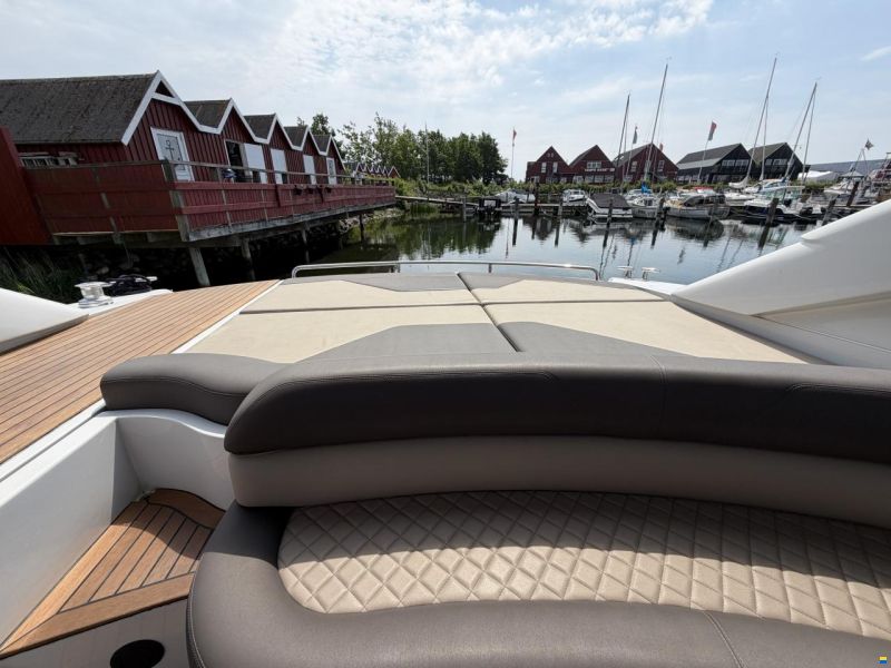 Pershing 52
