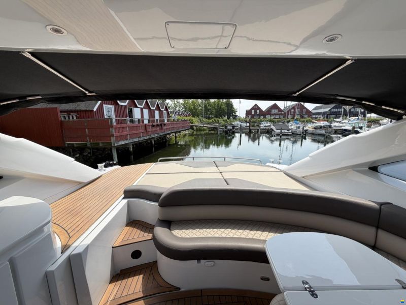 Pershing 52