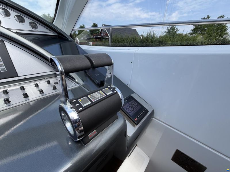 Pershing 52