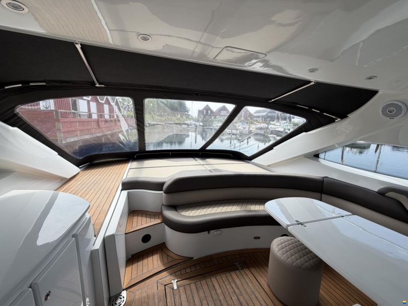 Pershing 52