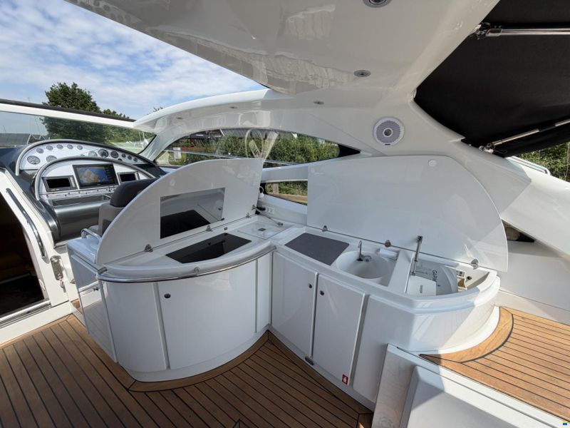 Pershing 52
