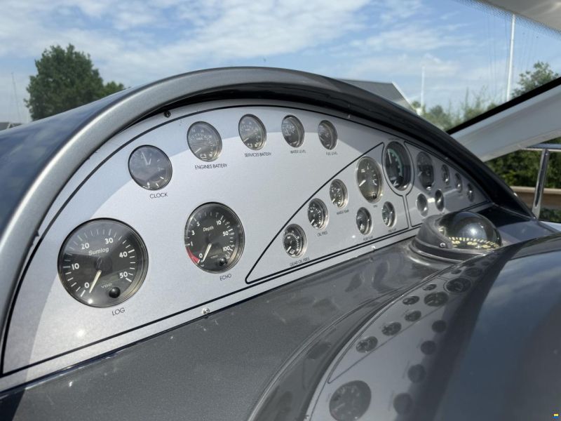 Pershing 52