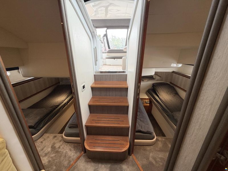 Pershing 52