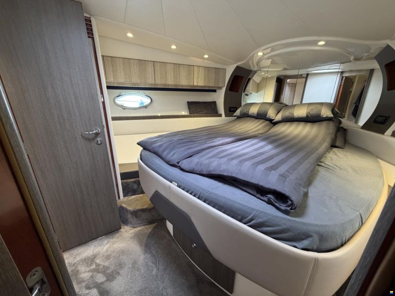 Pershing 52
