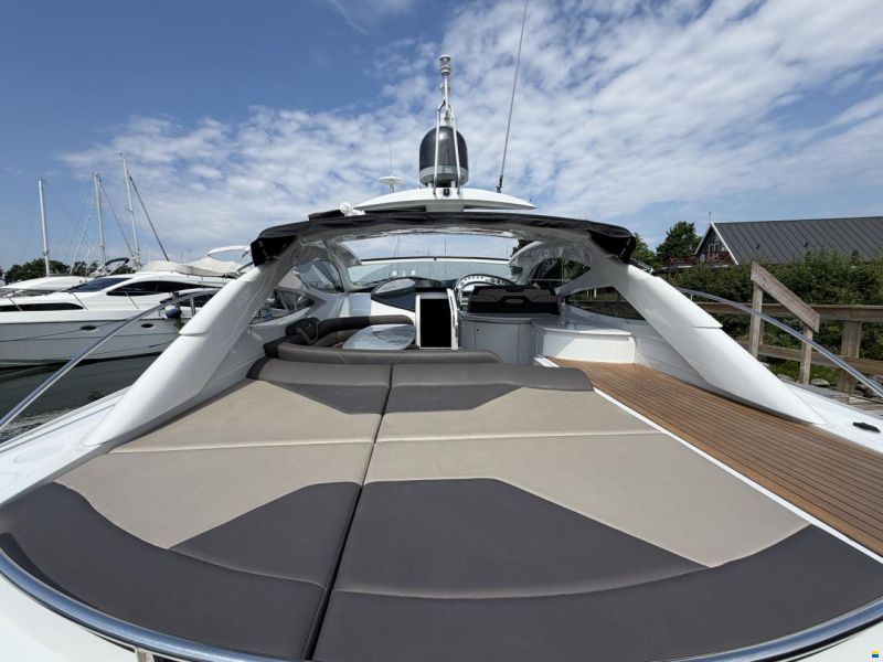 Pershing 52